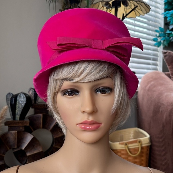 Vintage Union Made Hot Pink Velvet Cloche Hat Bow Accent Jackie Kennedy Church main image 13